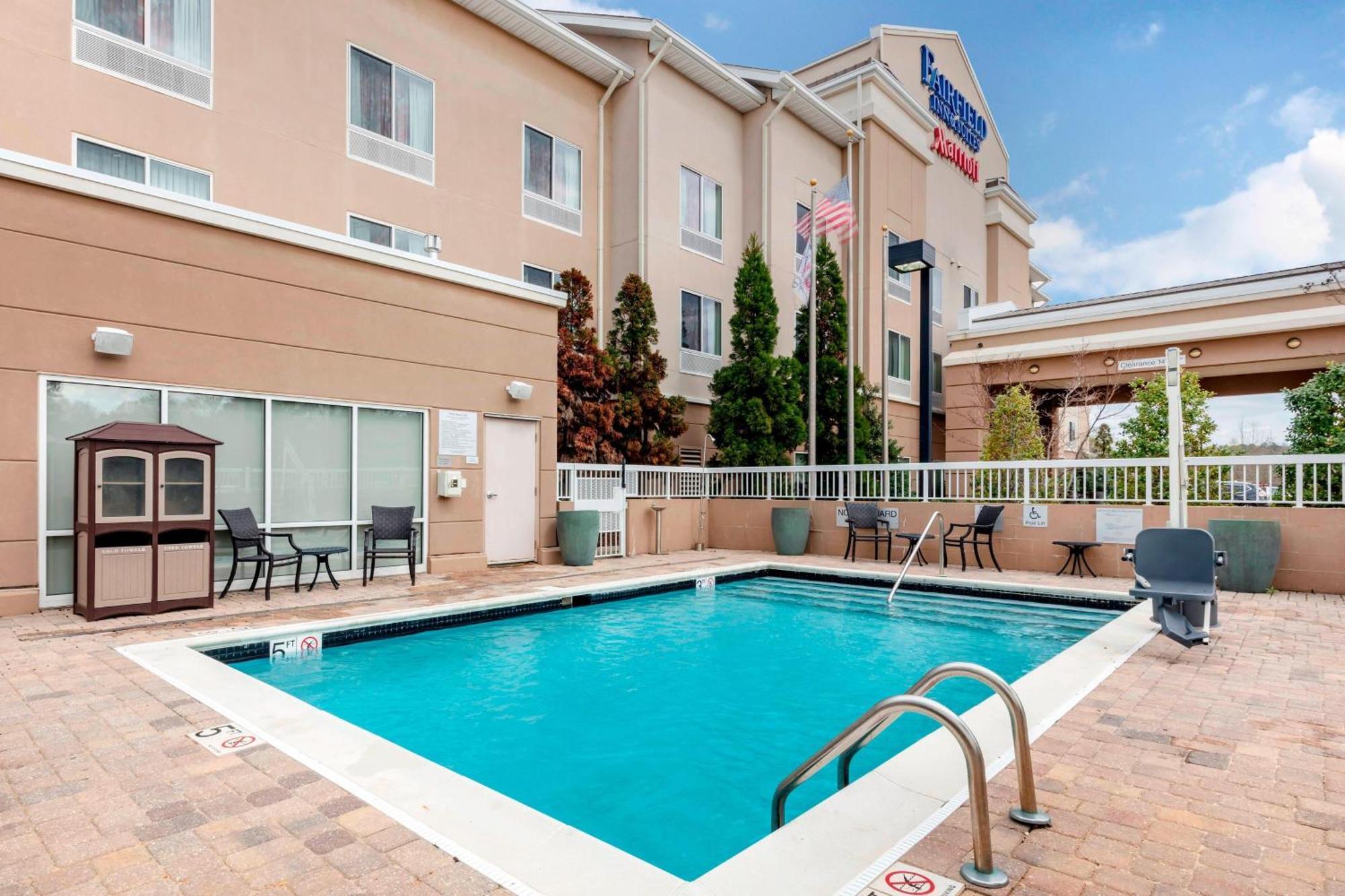 Fairfield Inn & Suites Columbus Exterior photo